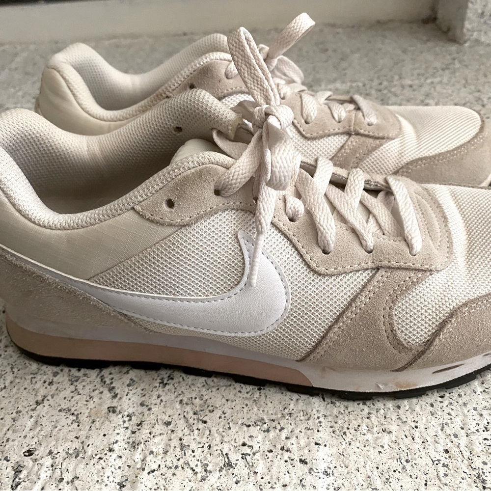 Nike Women’s MD Runners 2 Beige Size 8.5